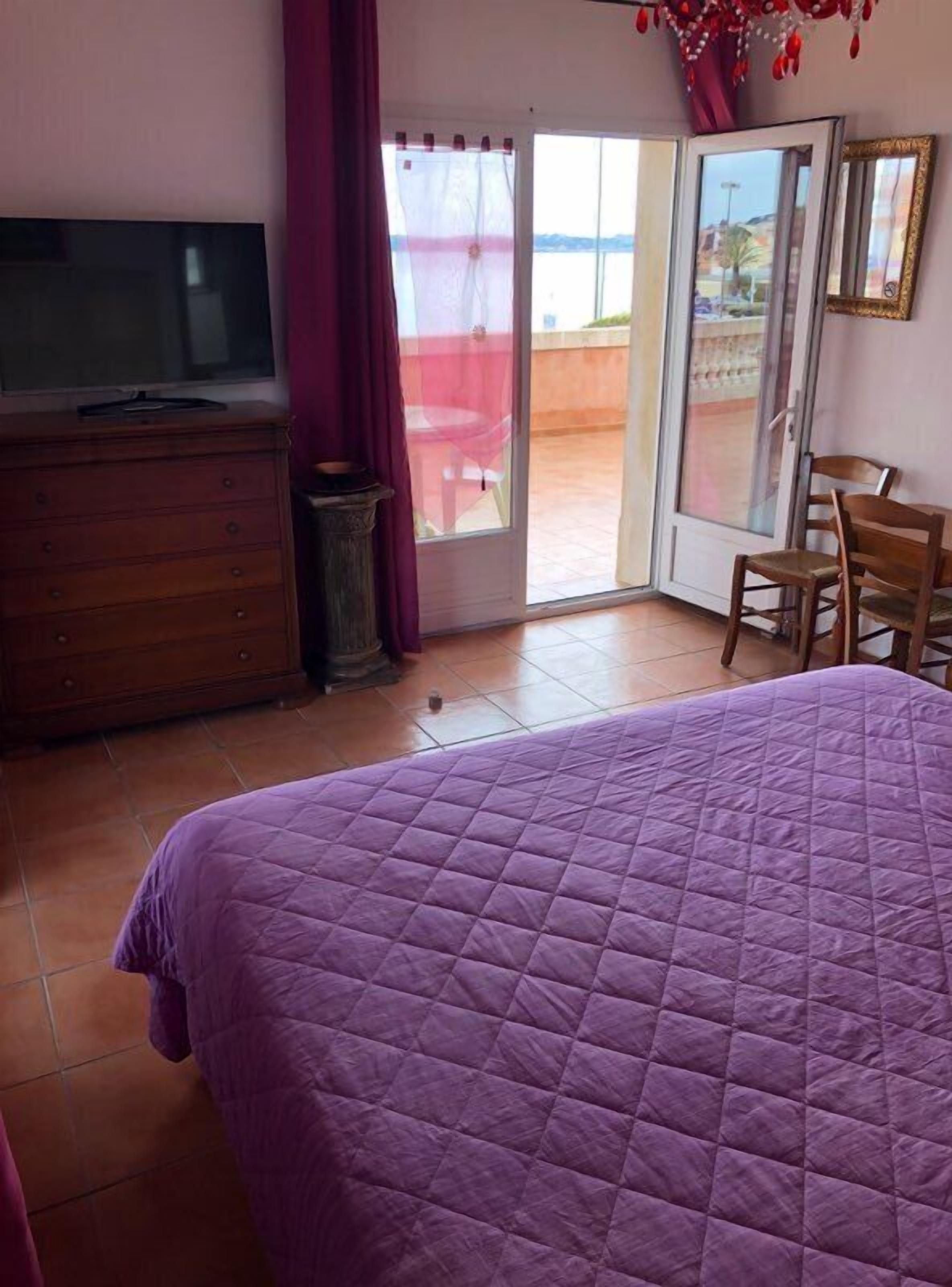 superior room, sea view | minibar, soundproofing, cots/infant beds, rollaway beds