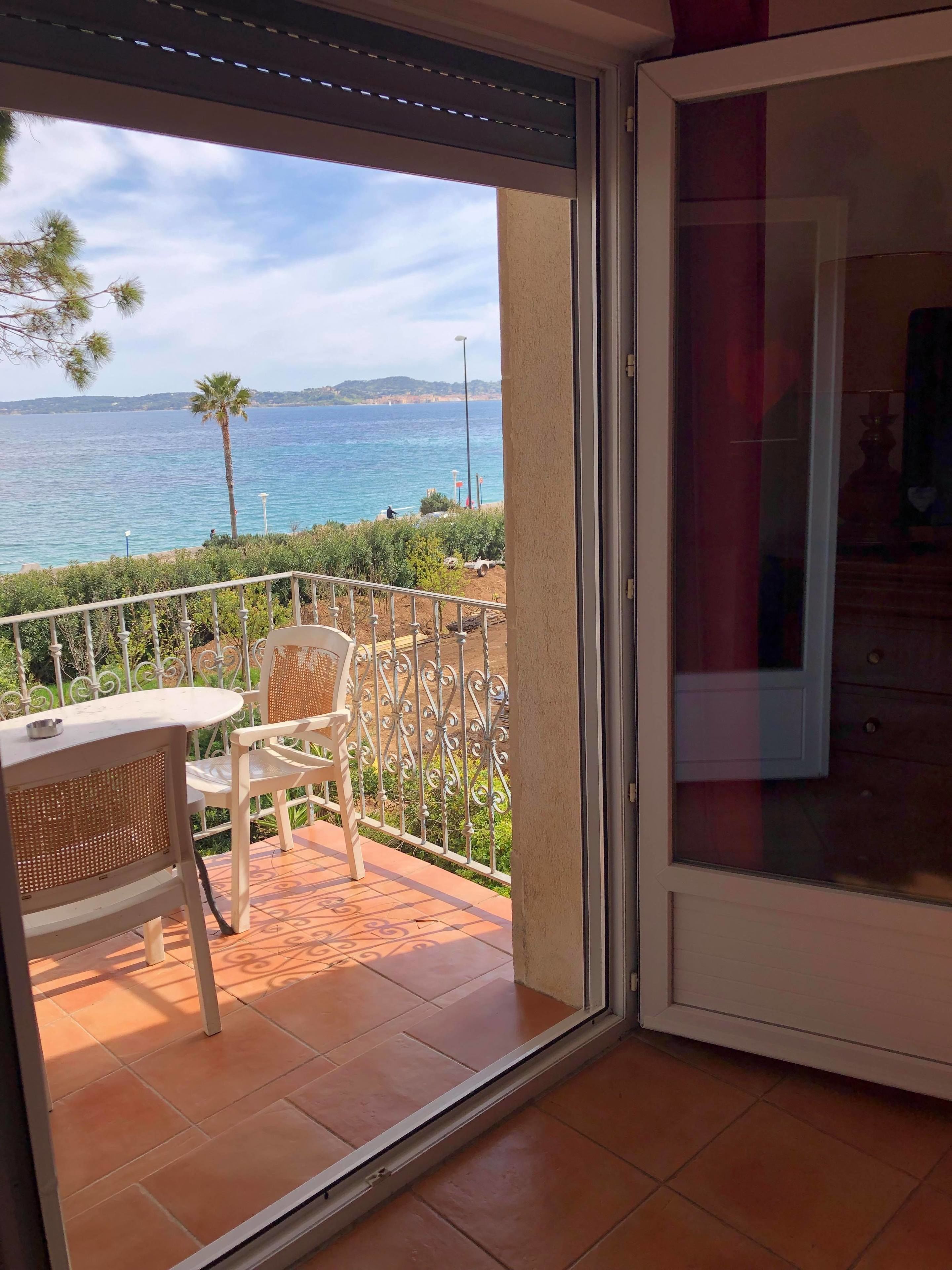 luxury double room, sea view | minibar, soundproofing, cots/infant beds, rollaway beds