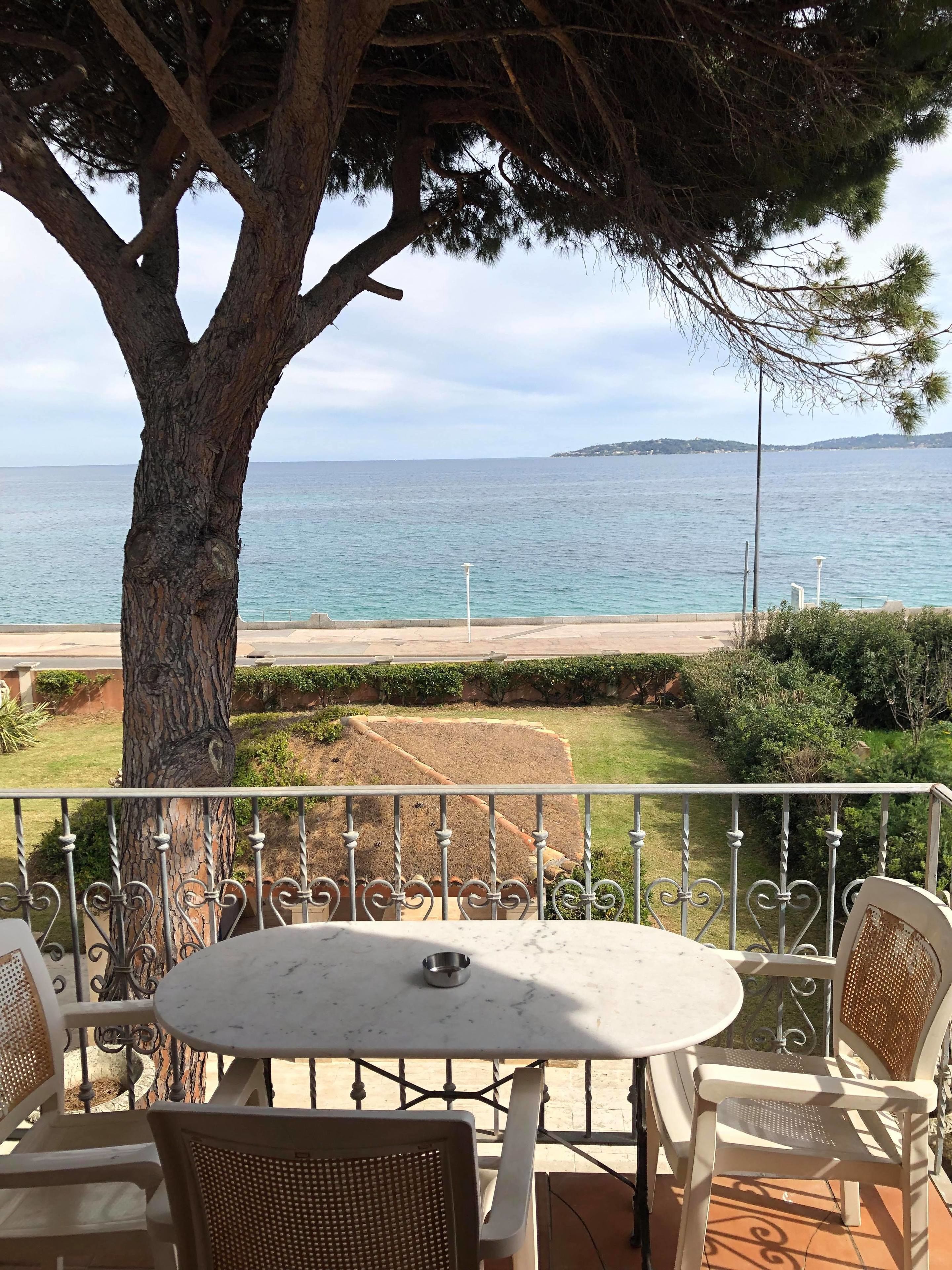 luxury double room, sea view | minibar, soundproofing, cots/infant beds, rollaway beds