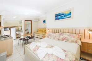 Apartamento (4) | Frigobar, cortinas blackout, Wi-Fi de cortesia