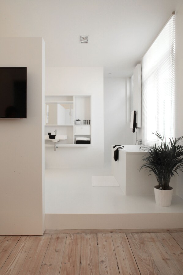 Superior Suite | Bathroom