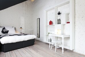 Loftsrom – design | 1 soverom, sengetøy av topp kvalitet og dundyner