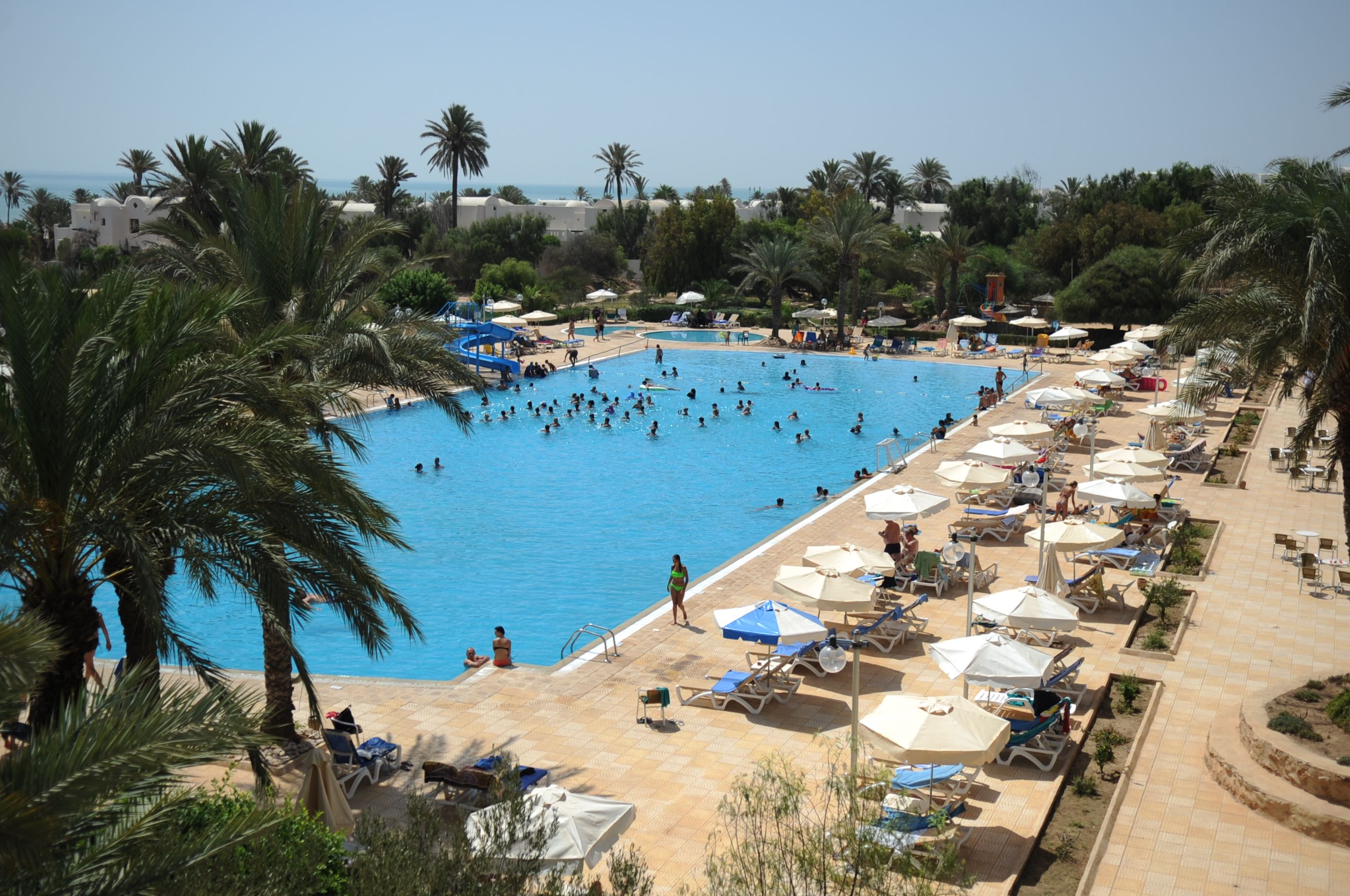 حمام سباحة