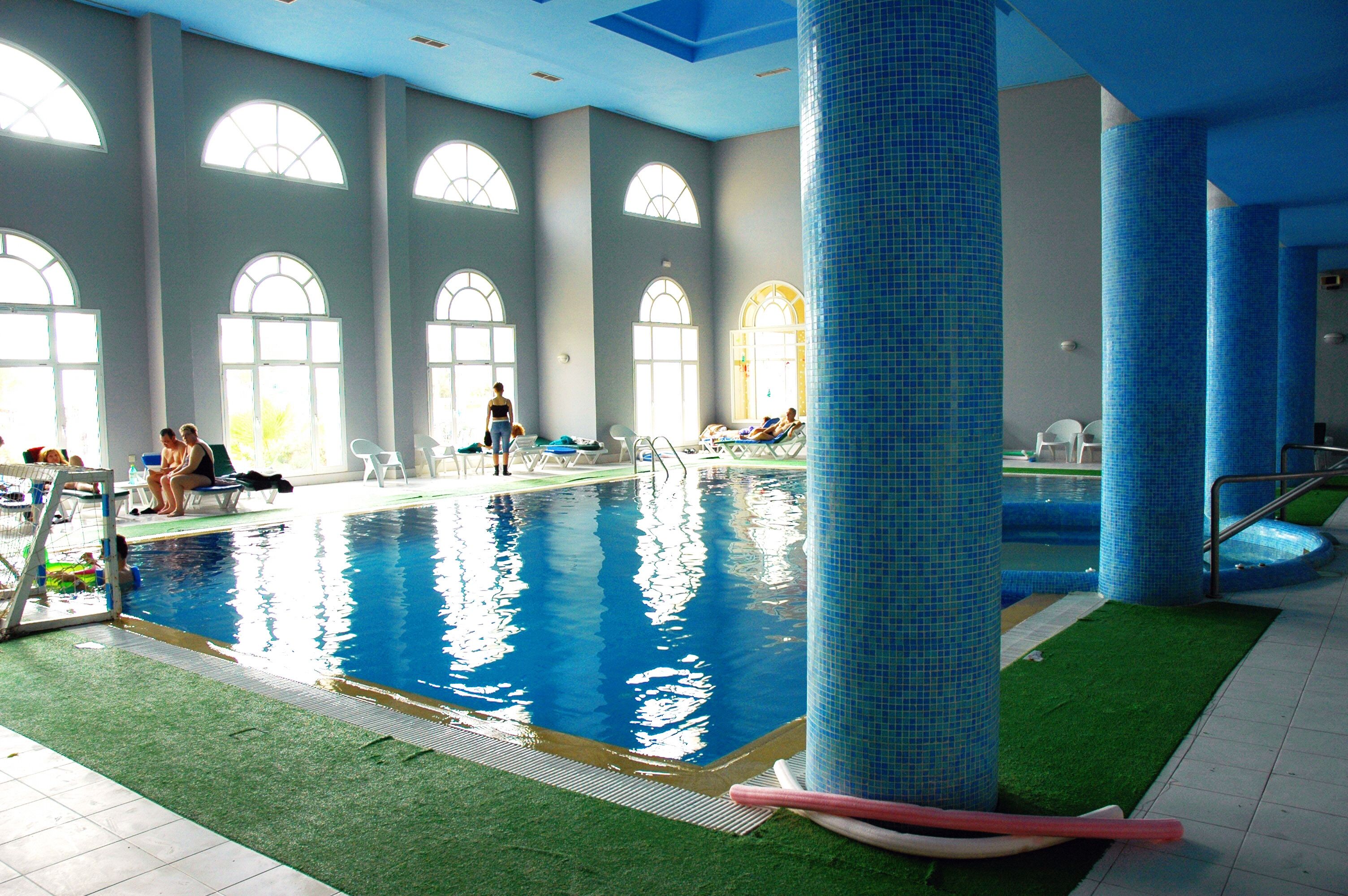 حمام سباحة