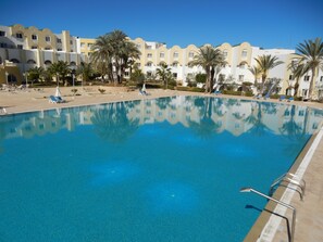 حمام سباحة
