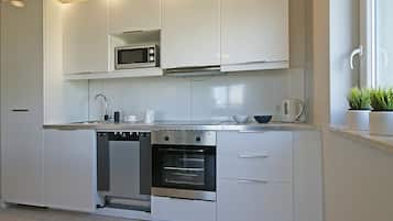 apartman (Panorama D-Lux) | Privát konyha | Nagyméretű hűtő/fagyasztó, mikrohullámú sütő, főzőlap és mosogatógép