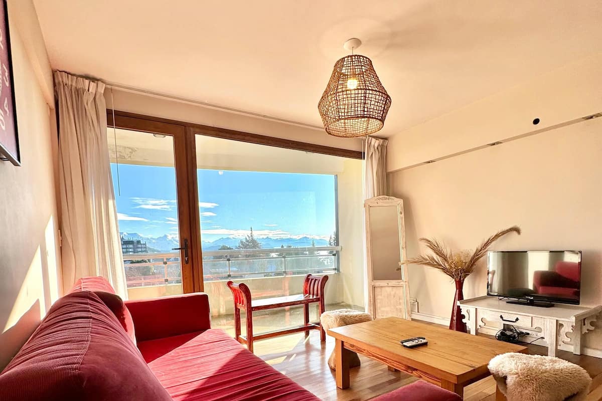 Deluxe Apartment | Living area | 24-inch TV with cable channels