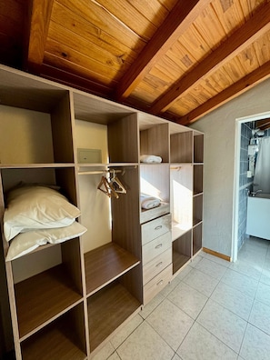 In-room safe, free WiFi - Departamentos Antu Mahuida (San Carlos de Bariloche)