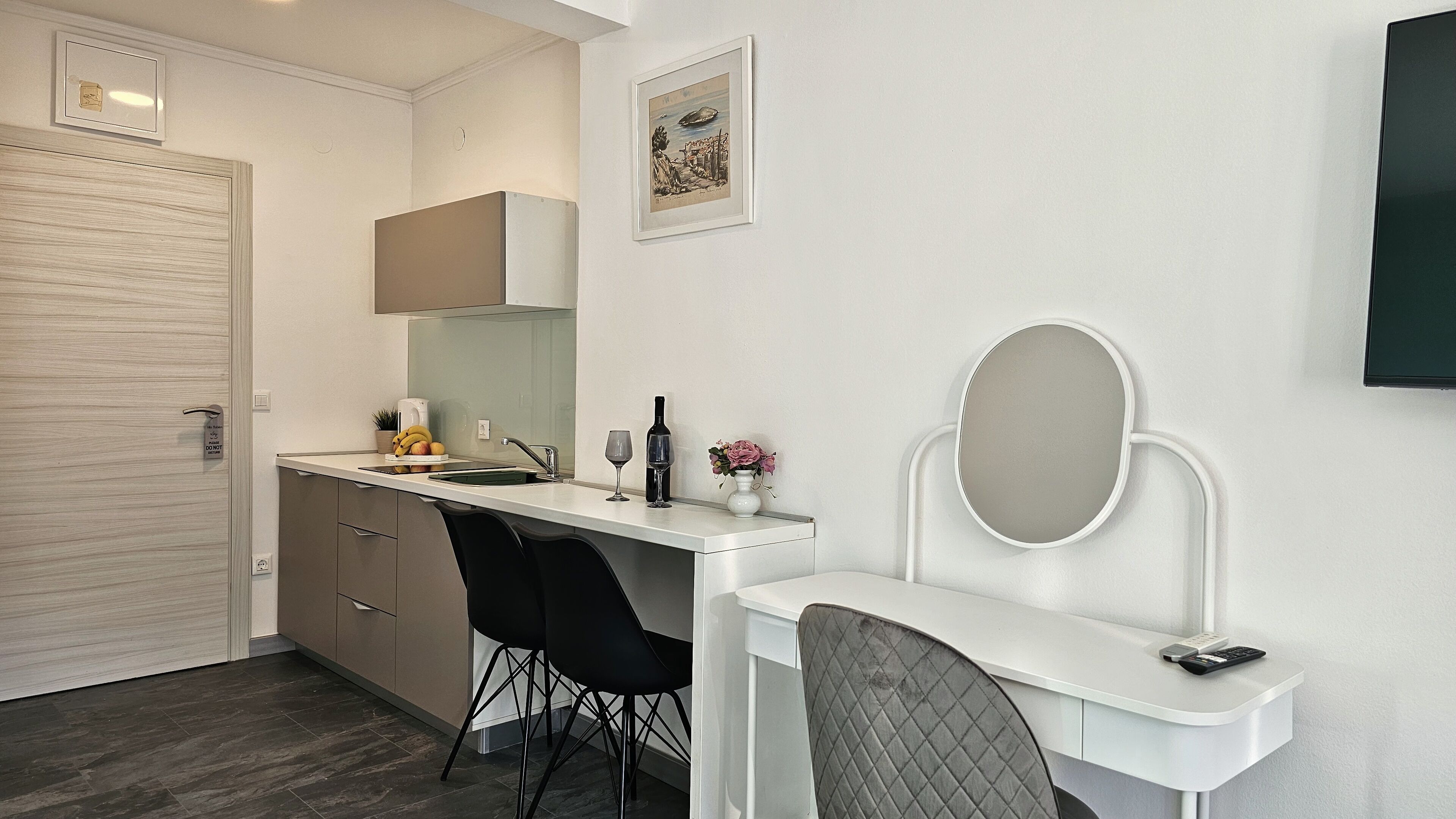 studio, garden view | private kitchen | electric kettle, toaster, cleaning supplies