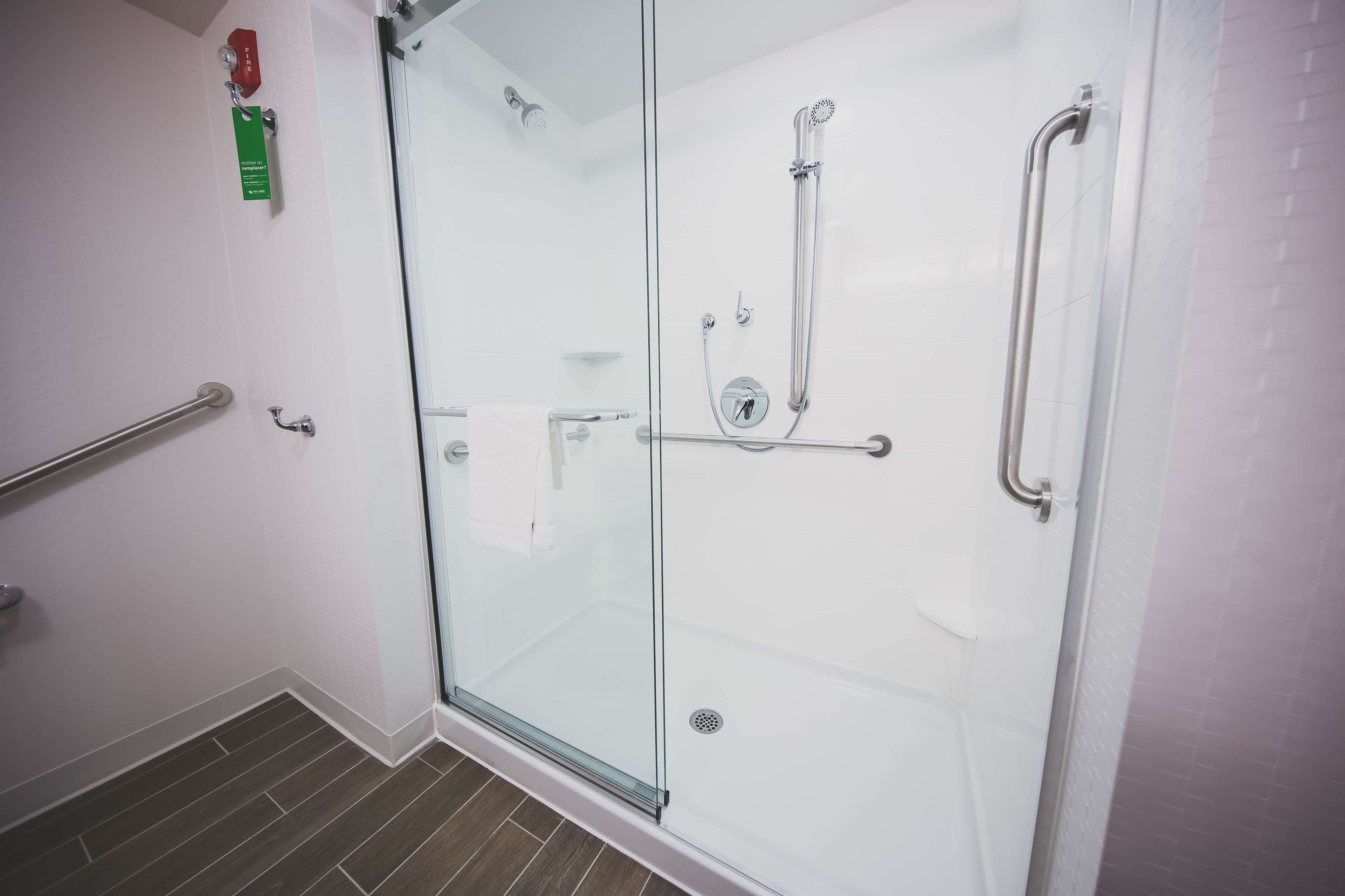 room, 1 king bed, accessible, bathtub | bathroom | free toiletries, hair dryer, dressing gowns, towels