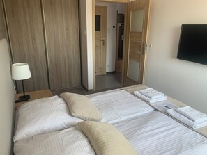 Leilighet, 1 soverom, tekjøkken (Charlie ) | Sengetøy av topp kvalitet, safe på rommet og strykejern/-brett