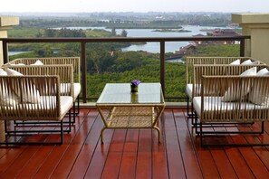 Terrace/patio - DoubleTree Resort by Hilton Hainan Chengmai (Chengmai)