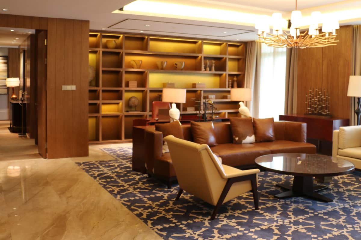 Presidential Suite | Living area | LCD TV, MP3 dock