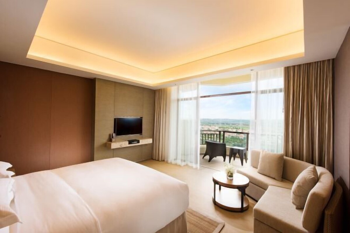 Minibar, in-room safe, desk, blackout curtains