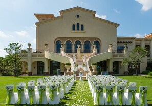 Outdoor wedding area - DoubleTree Resort by Hilton Hainan Chengmai (Chengmai)