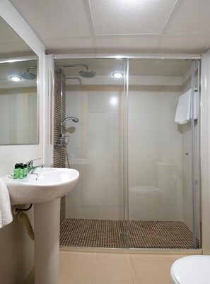 Shower, hair dryer, towels - Hostal Roca (Sant Antoni de Portmany)