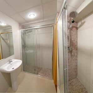 Shower, hair dryer, towels - Hostal Roca (Sant Antoni de Portmany)
