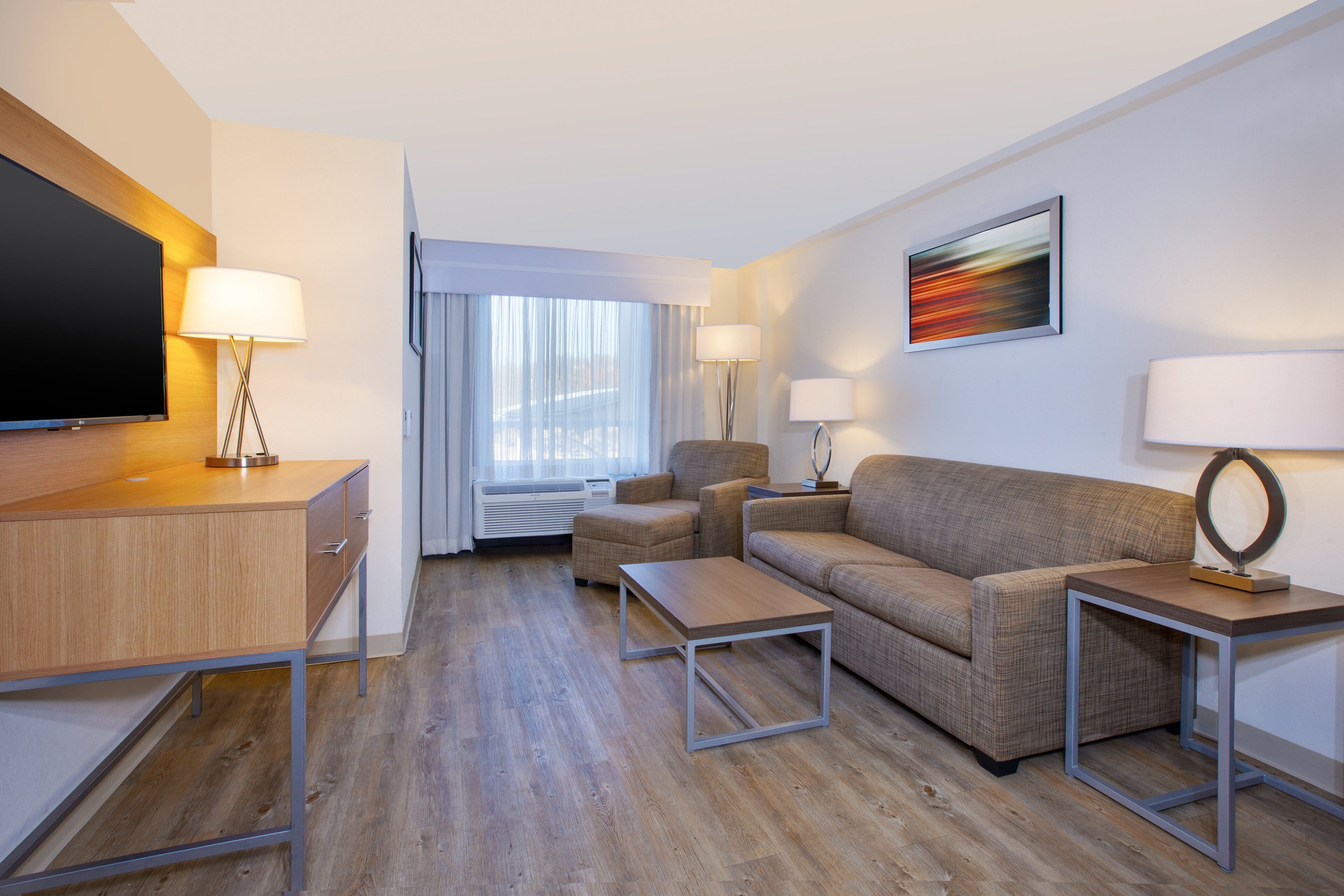 suite, 1 king bed, mobility accessible (communications, accessible tub) | 1 bedroom, premium bedding, in-room safe, desk