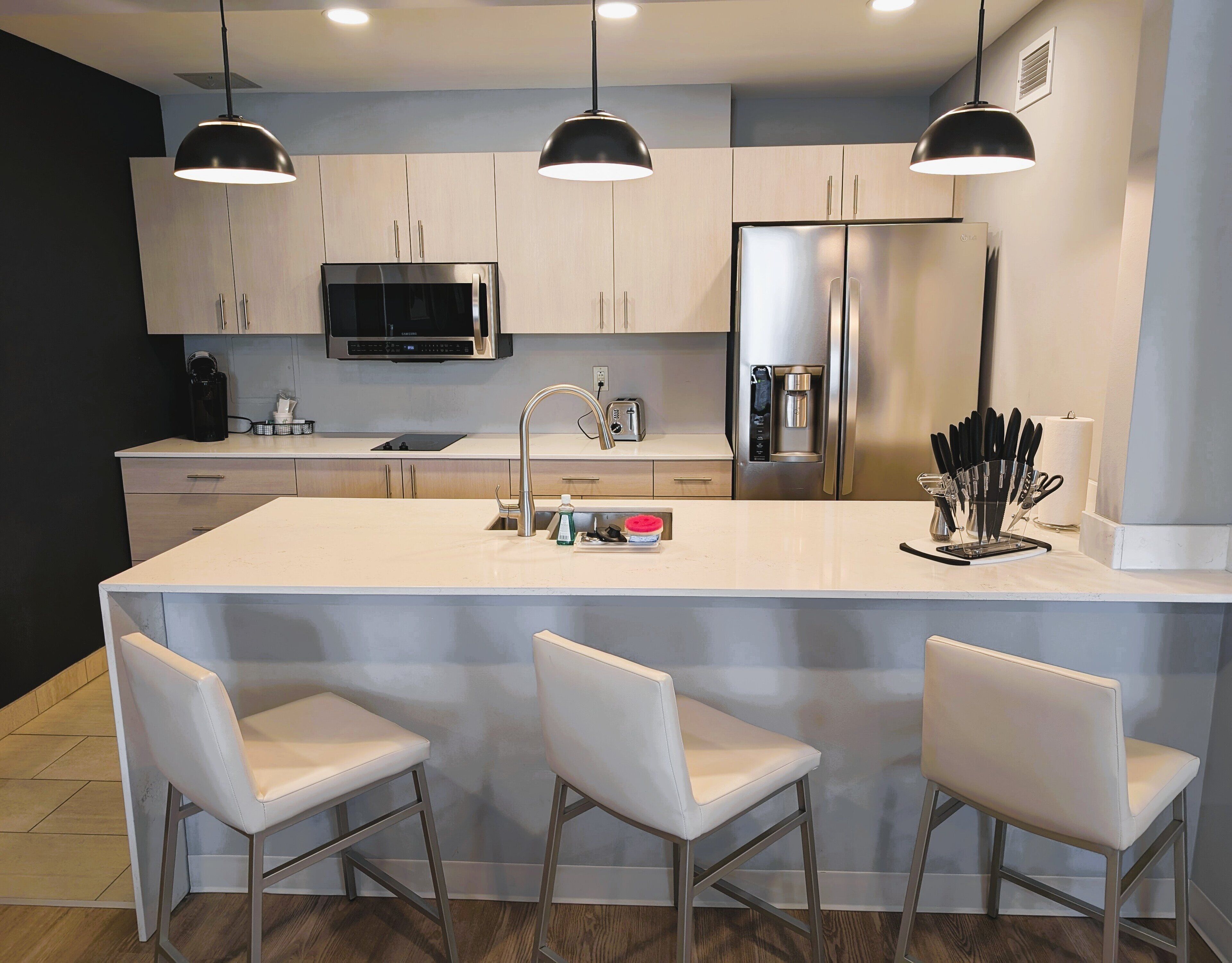 高級寢具、客房內保險箱、書桌、遮光布/窗簾