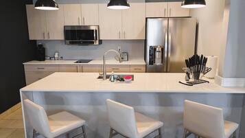 Premium bedding, in-room safe, desk, blackout curtains