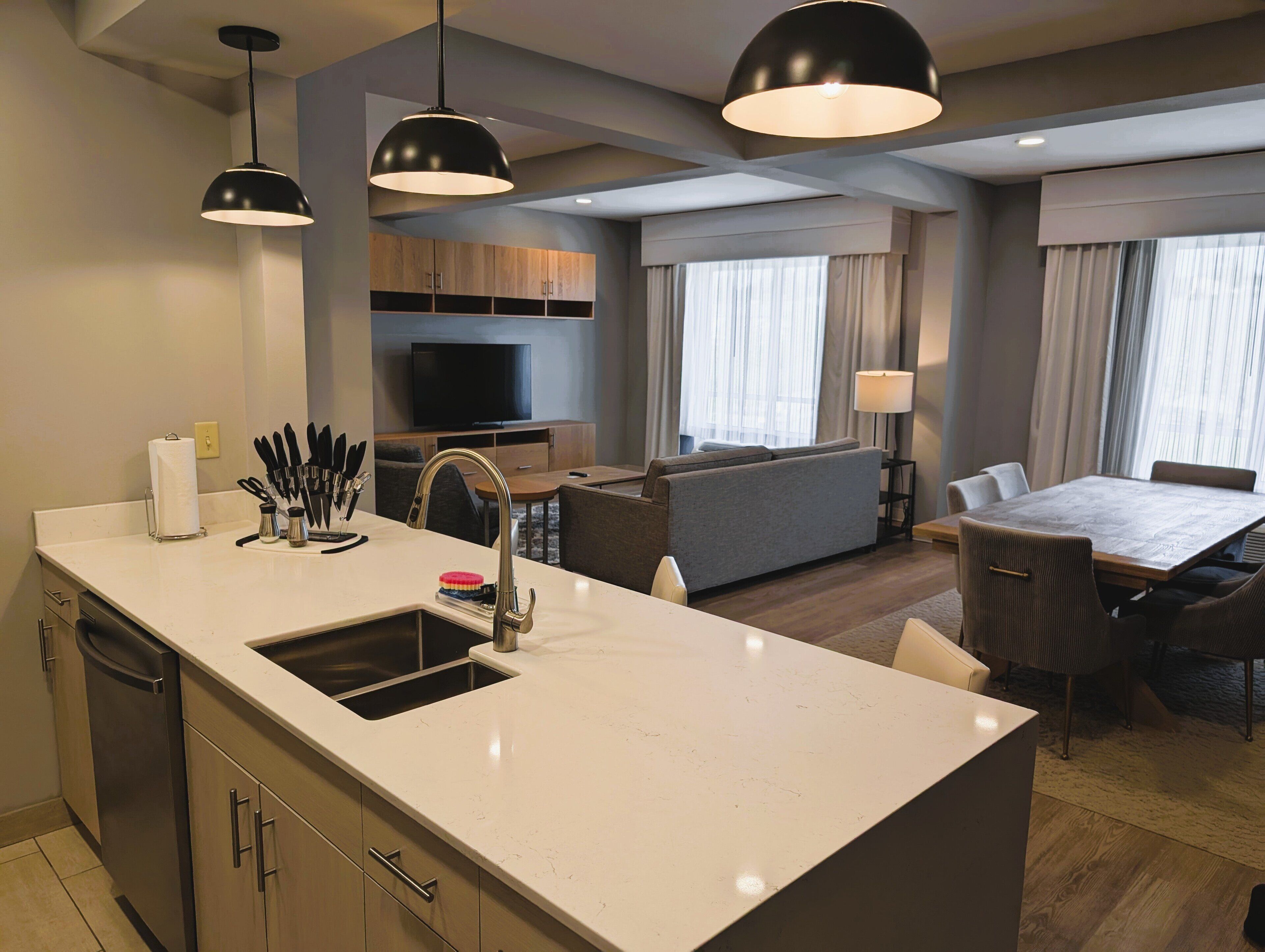 高級寢具、客房內保險箱、書桌、遮光布/窗簾