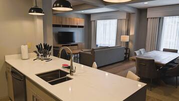 Premium bedding, in-room safe, desk, blackout curtains