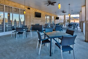 Breakfast and dinner served