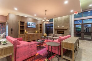 Exterior - Holiday Inn San Marcos-Convention CTR Area by IHG (San Marcos)