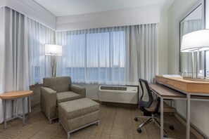In-room safe, desk, iron/ironing board, free cribs/infant beds - Holiday Inn San Marcos-Convention CTR Area by IHG (San Marcos)