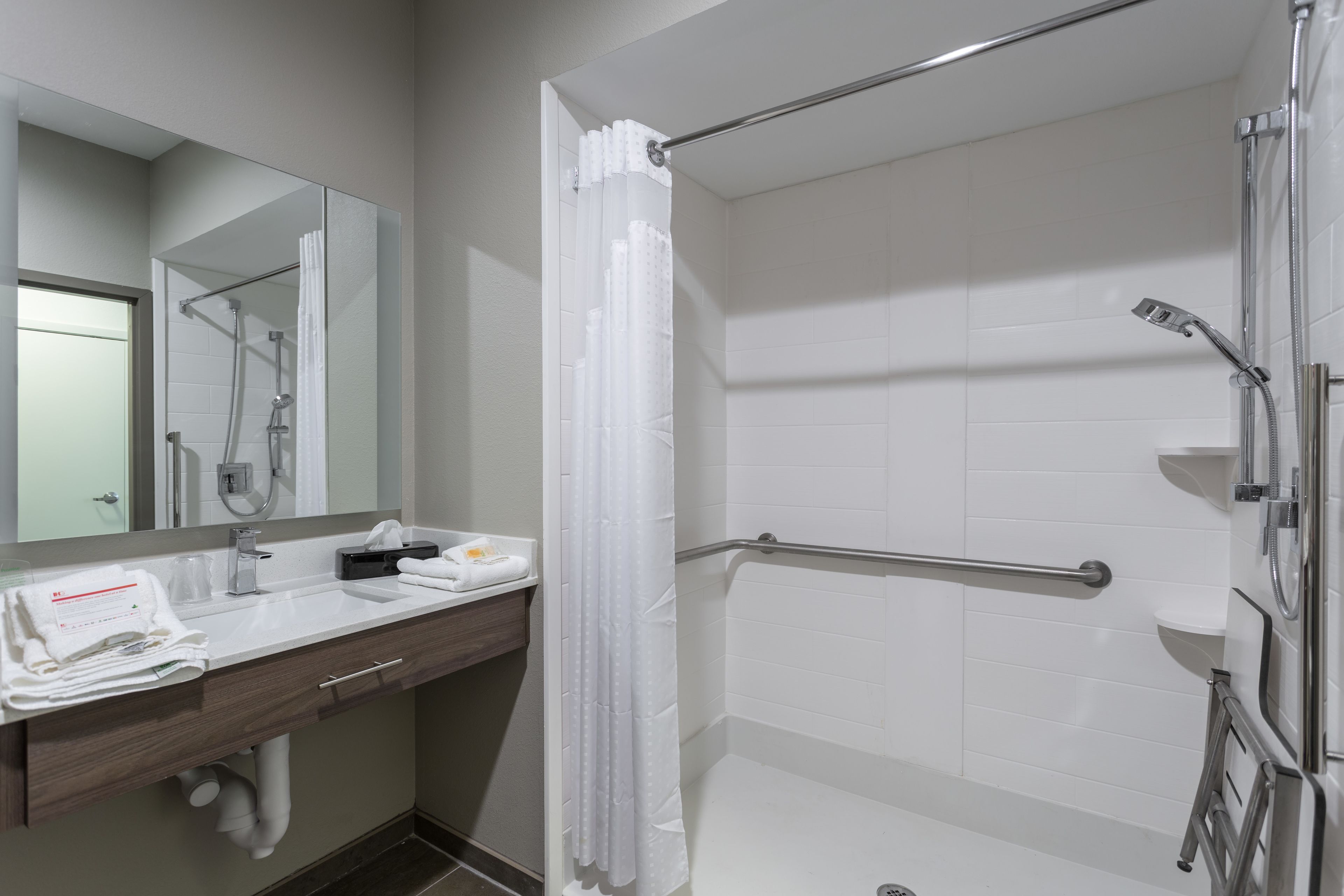 deluxe room, 2 queen beds, non smoking (mobility, roll-in shower) | bathroom shower