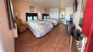 Habitación estándar, 2 camas Queen size, para no fumadores | Insonorización, wifi gratis, ropa de cama y despertador