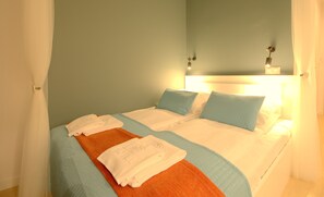 Superior Studio Suite, 1 Bedroom | 1 bilik tidur, peralatan tempat tidur premium, peti besi dalam bilik