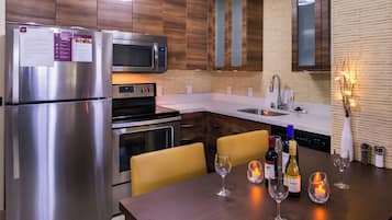 1 bedroom, pillowtop beds, desk, blackout drapes