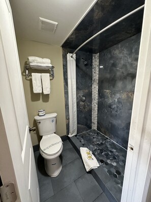 Studio Suite, 1 Queen Bed, Non Smoking | Bathroom | Hair dryer, towels, soap, shampoo - Travelodge by Wyndham Reno Downtown (Reno)