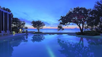 3 piscinas al aire libre, sillones reclinables de piscina