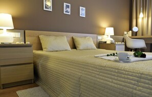 Apartment, 1 Bedroom (Machiato) | Premium bedding, in-room safe, iron/ironing board, cribs/infant beds