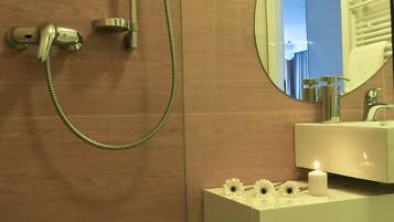 Apartment, 1 Bedroom (Machiato) | Bathroom | Shower, hair dryer, towels