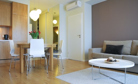 Televisión. IRS ROYAL APARTMENTS - IRS Fregata