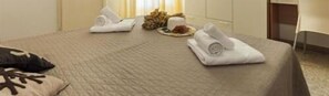 In-room safe, desk, free cots/infant beds, free WiFi - Hotel La Pergola (Bellaria-Igea Marina)