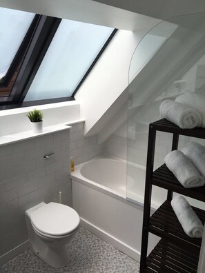 Hair dryer, towels - Old Town Apartments (Edinburgh)