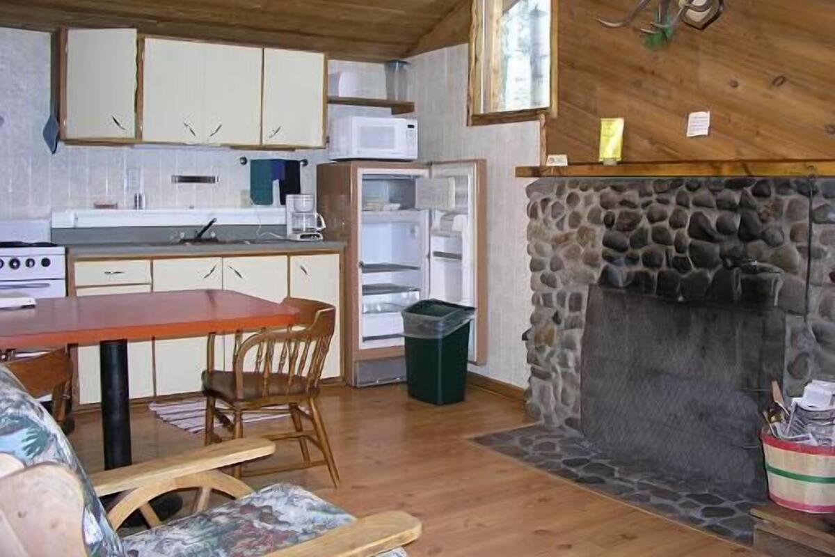 Cabaña | Cocina privada | Refrigerador y microondas