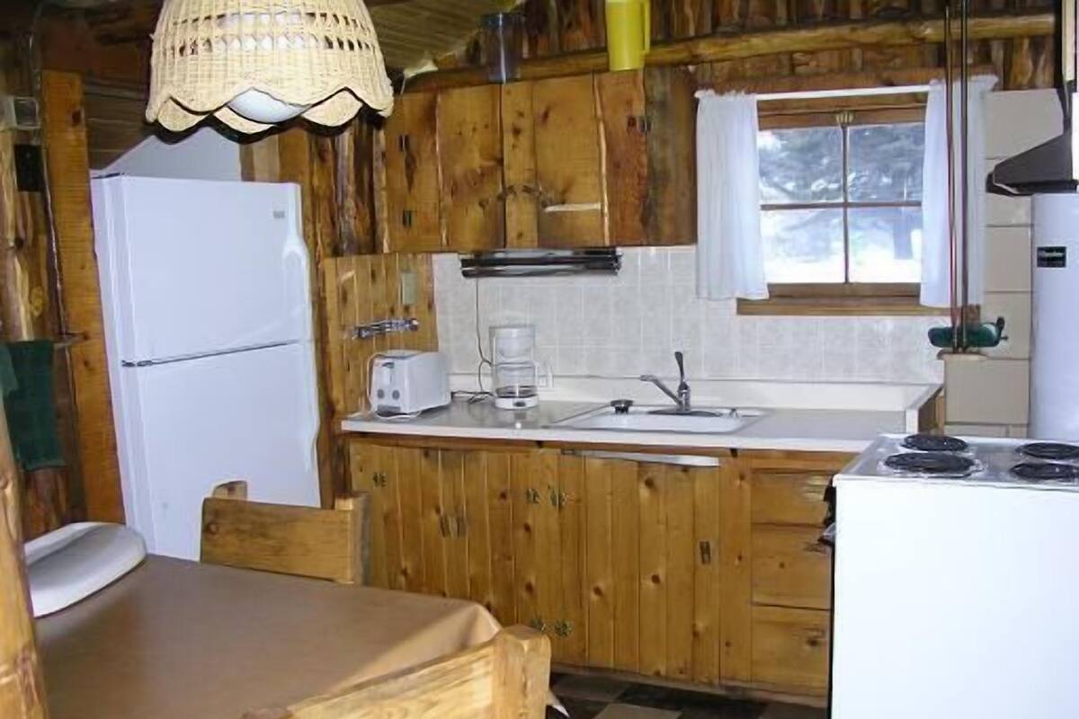 Cabaña clásica, vista a la montaña | Cocina privada | Refrigerador y microondas