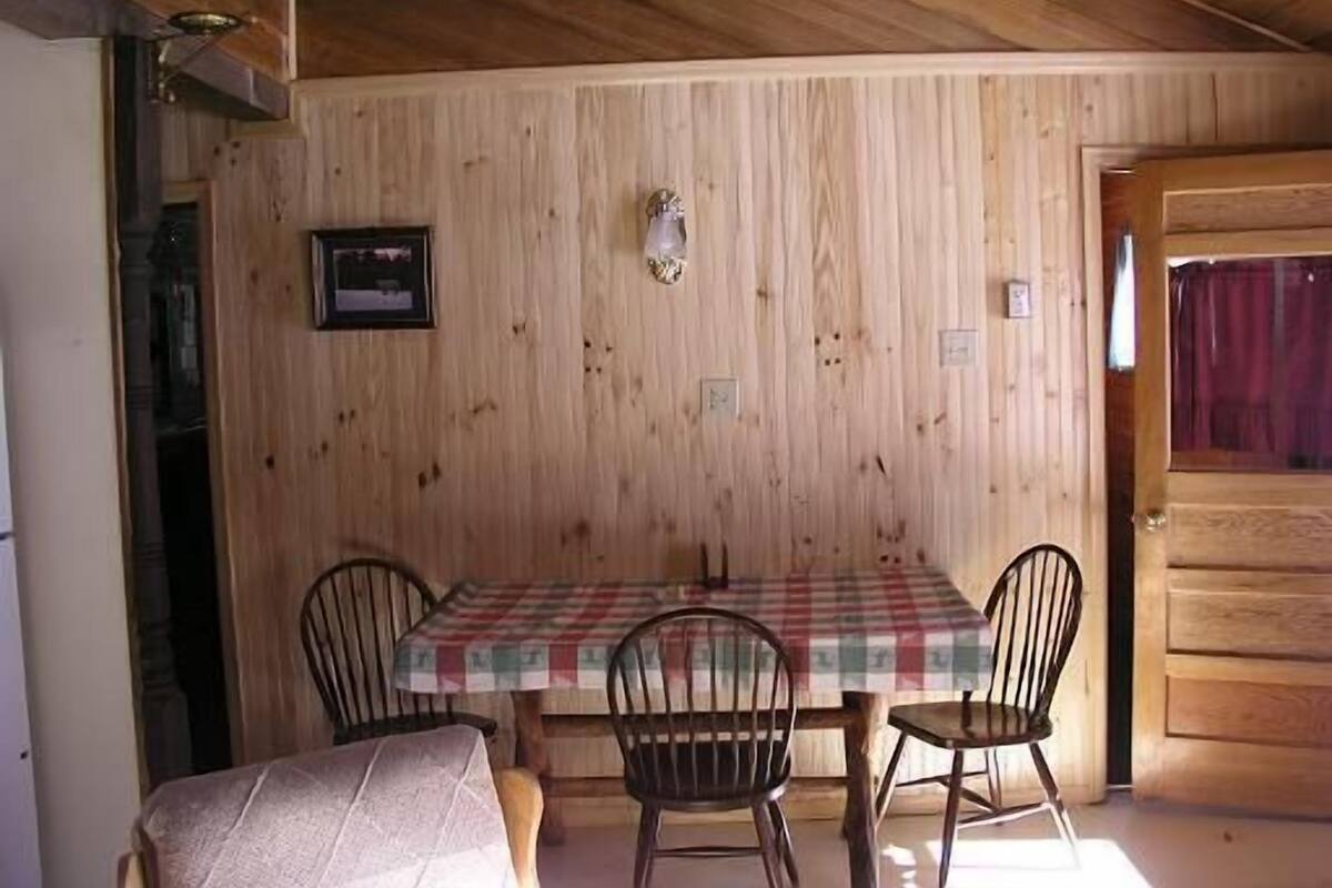 Cabaña | Cocineta privada | Refrigerador y microondas