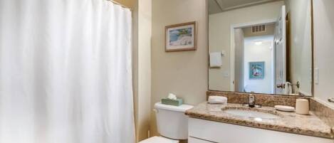 Appartement, 3 slaapkamers | Badkamer | Een bad/douchecombinatie, een haardroger, handdoeken