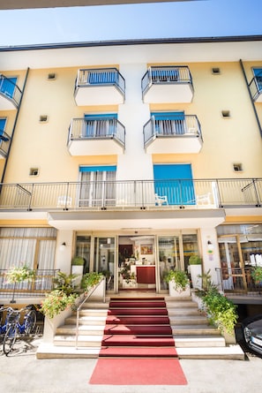 Property entrance - Hotel Azzorre & Antille (Jesolo)