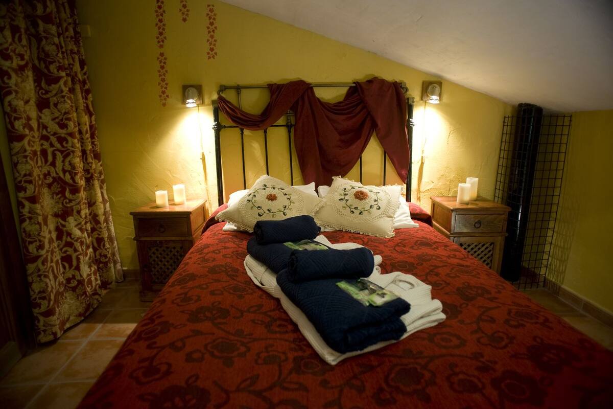1 bedroom, premium bedding, individually decorated