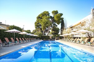 Indoor pool, 2 outdoor pools, pool umbrellas, sun loungers