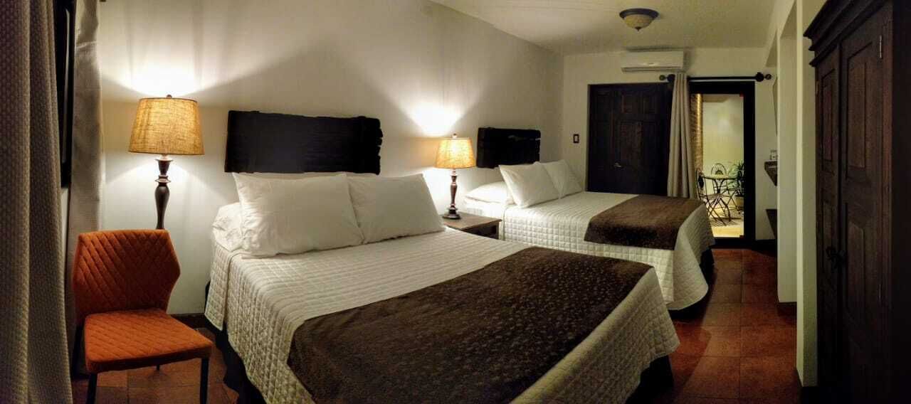 Basic Double Room | Peralatan tempat tidur premium, tilam berlapik, peti besi dalam bilik 