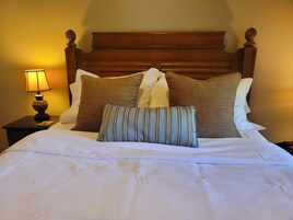 Signature Suite, 2 Bedrooms, 2 Bathrooms | 2 bedrooms, Egyptian cotton sheets, premium bedding