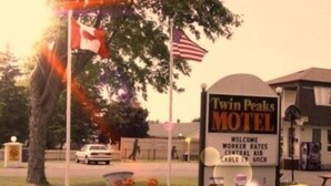 A motel sign with "Twin Peaks Motel" and amenities listed. - Twin Peaks Motel (Greater Napanee)